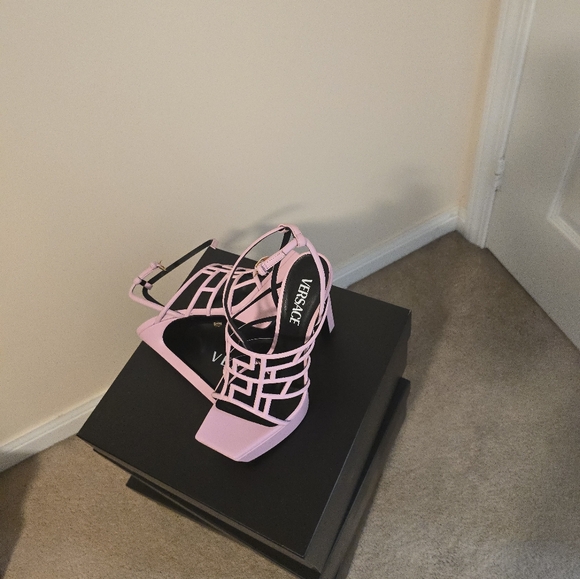 Brand New Women's Platform Sandals - Picture 2 of 7